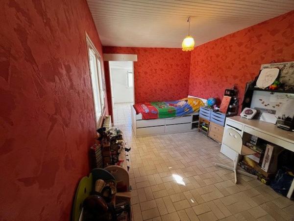 Maison 90m², 4 chambres, grand garage, terrain 582m²