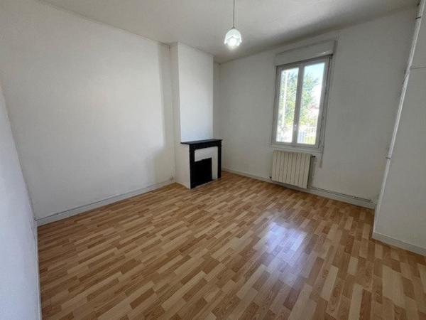 Maison 90m², 4 chambres, grand garage, terrain 582m²