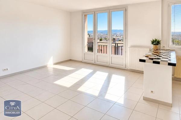 Appartement à louer 2 pièces 42.36m² Riorges (42153)