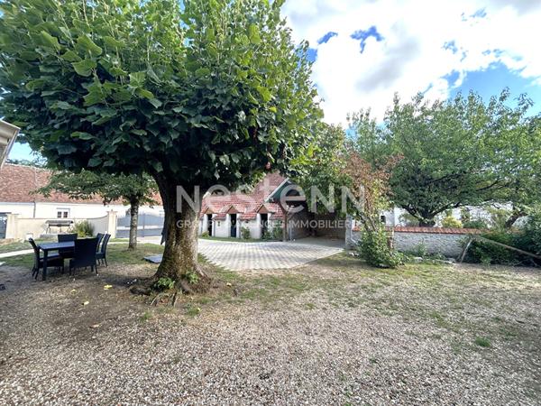 LONGERE SANS TRAVAUX 3 CHAMBRES TERRAIN DEPENDANCES PLEIN CENTRE DE CHABRIS (INDRE 36)
