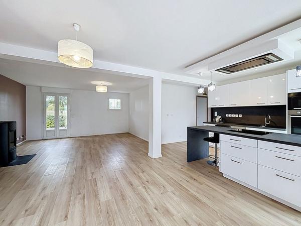 PLOEMEUR-UNE MAISON FAMILIALE AUX BEAUX VOLUMES ET AU FORT POTENTIEL !