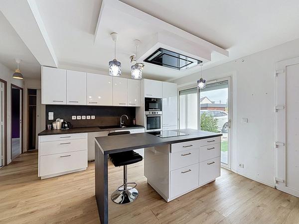 PLOEMEUR-UNE MAISON FAMILIALE AUX BEAUX VOLUMES ET AU FORT POTENTIEL !