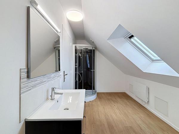 PLOEMEUR-UNE MAISON FAMILIALE AUX BEAUX VOLUMES ET AU FORT POTENTIEL !