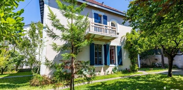 Maison 8 pièces de 311 m² à Hendaye (64700)