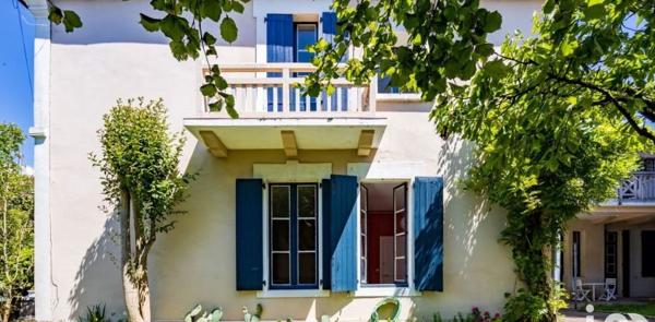 Maison 8 pièces de 311 m² à Hendaye (64700)