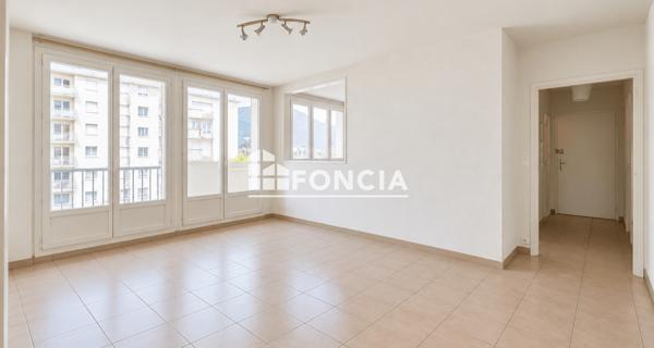 Location Appartement 3 pièces 56 m² - Saint-martin-d'hères 38400
