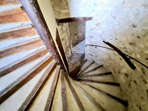 Triangle Vernon - Giverny - Les Andelys - Château du 17ème de 2.246 m2  - 33 chambres - avec dépandances sur plus de 21 hectares de terrain : Prix : 2.100.000