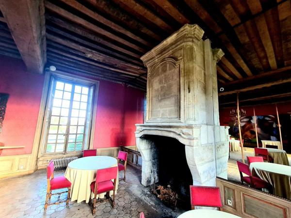 Triangle Vernon - Giverny - Les Andelys - Château du 17ème de 2.246 m2  - 33 chambres - avec dépandances sur plus de 21 hectares de terrain : Prix : 2.100.000