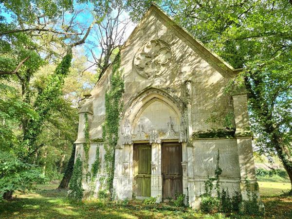 Triangle Vernon - Giverny - Les Andelys - Château du 17ème de 2.246 m2  - 33 chambres - avec dépandances sur plus de 21 hectares de terrain : Prix : 2.100.000