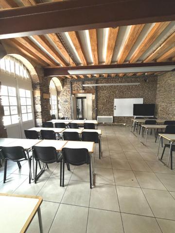 Opportunité à saisir, idéal commerçant, restaurateur ou activité libérale, local commercial de caractère dans copropriété historique