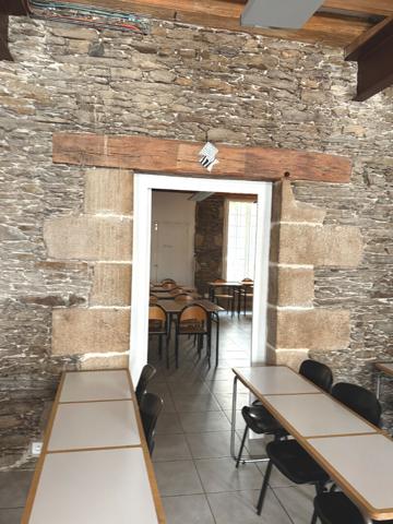 Opportunité à saisir, idéal commerçant, restaurateur ou activité libérale, local commercial de caractère dans copropriété historique