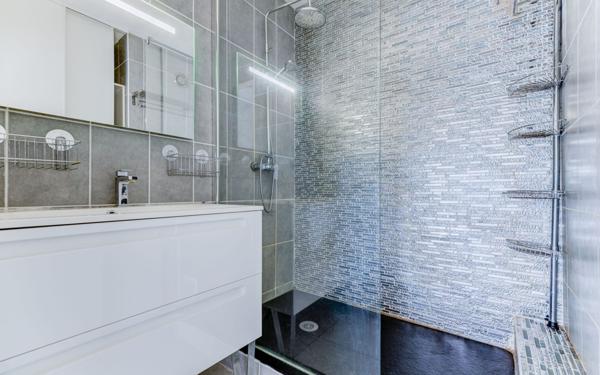 Appartement à vendre    2 pièces • 56 m2 Nice