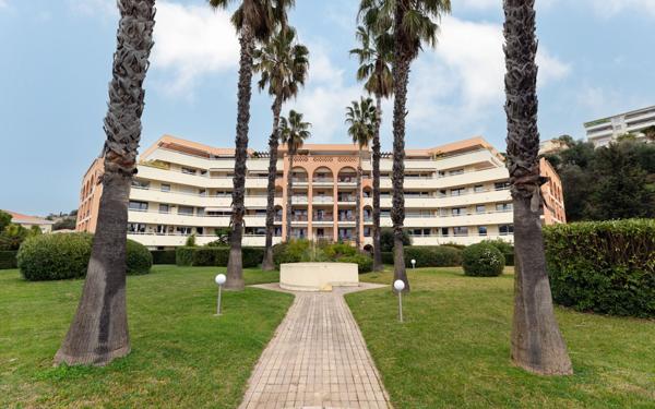 Appartement à vendre    2 pièces • 56 m2 Nice