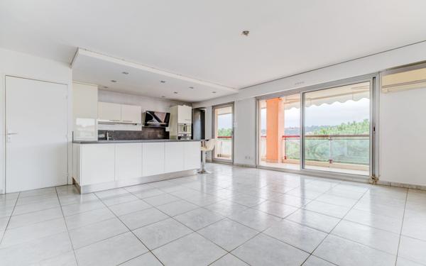 Appartement à vendre    2 pièces • 56 m2 Nice