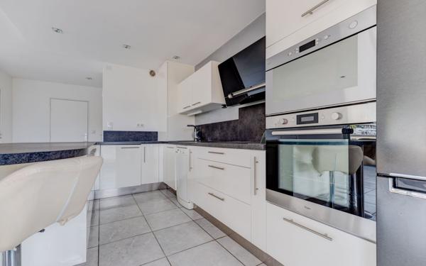 Appartement à vendre    2 pièces • 56 m2 Nice