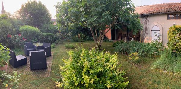 maison de caractère avec jardin privatif arboré