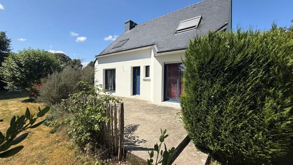 Emplacement idéal pour cette maison familiale proche du centre-bourg