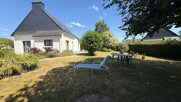 Emplacement idéal pour cette maison familiale proche du centre-bourg