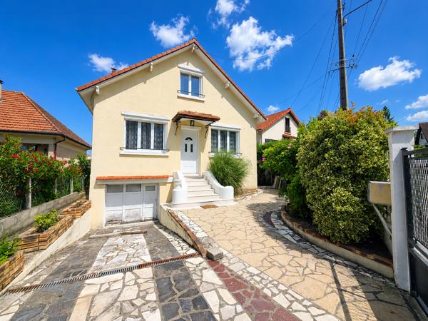 Maison
         5 pièces
        - 93 m² Exclusivité 310 000 € *