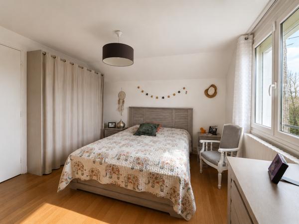 Maison
         5 pièces
        - 93 m² Exclusivité 310 000 € *
