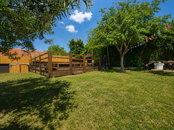 Maison
         5 pièces
        - 93 m² Exclusivité 310 000 € *