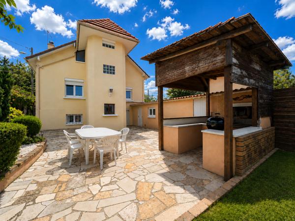 Maison
         5 pièces
        - 93 m² Exclusivité 310 000 € *