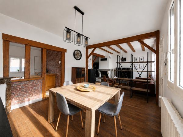 Maison
         5 pièces
        - 93 m² Exclusivité 310 000 € *