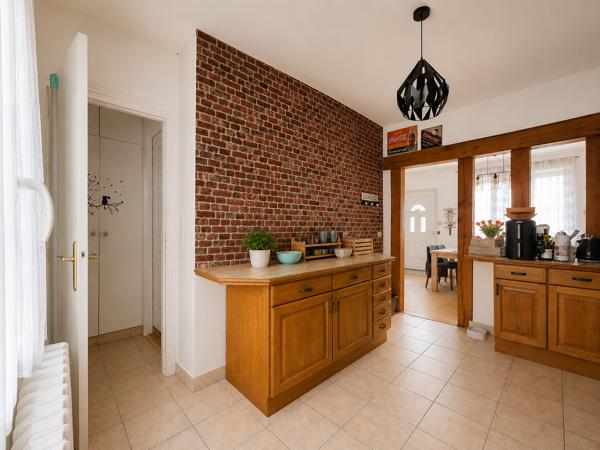 Maison
         5 pièces
        - 93 m² Exclusivité 310 000 € *