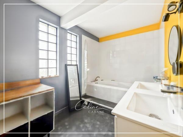 Appartement
         4 pièces
        - 98 m² 290 000 € *