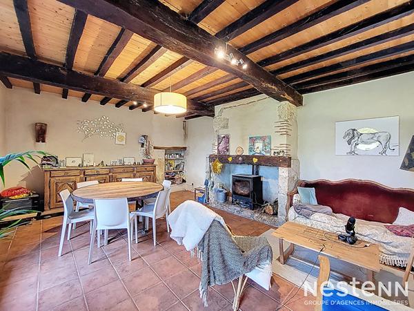 A Vendre Maison en pierre de 164 m² avec dépendance de 120 m² et grand terrain dans un hameau