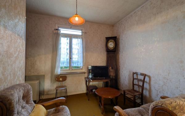 Maison à vendre    5 pièces •  La Bâtie-Montgascon