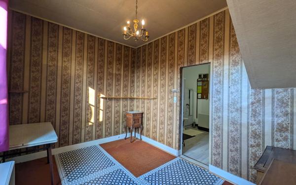 Maison à vendre    5 pièces •  La Bâtie-Montgascon