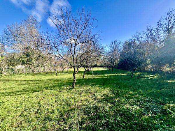 Saint-Vincent-sur-Graon (85540) Grange à rénover avec CU positif sur 2971 m2 de terrain.