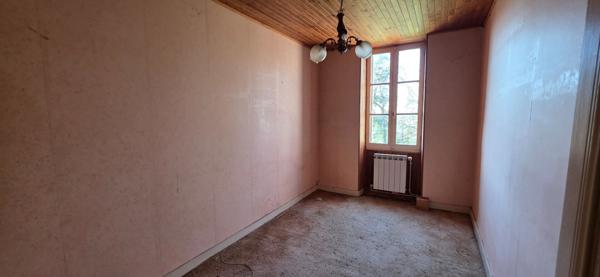 Maison à rénover - 3 chambres - ALLOUE (16)