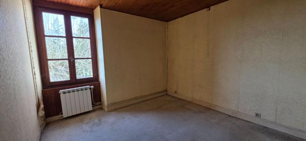 Maison à rénover - 3 chambres - ALLOUE (16)