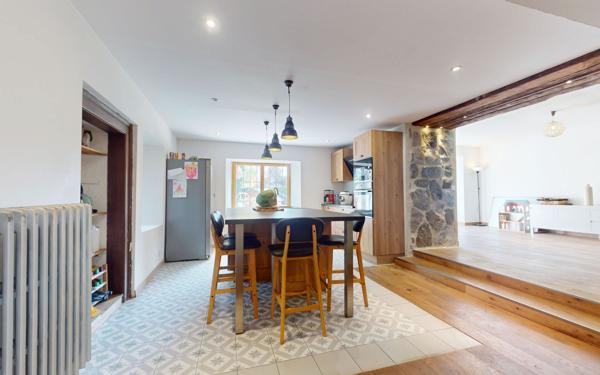 Maison à vendre    4 pièces • 146 m2 Cornier