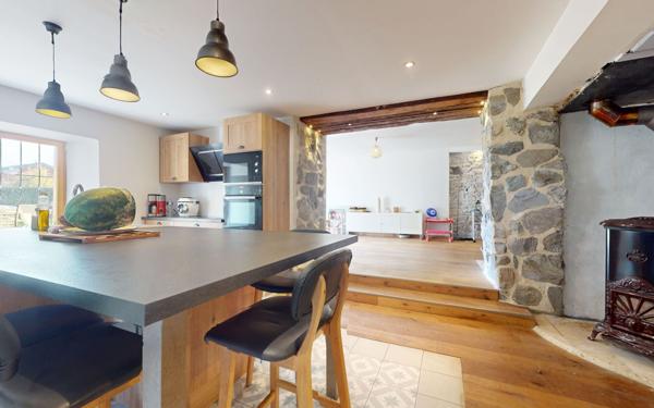 Maison à vendre    4 pièces • 146 m2 Cornier