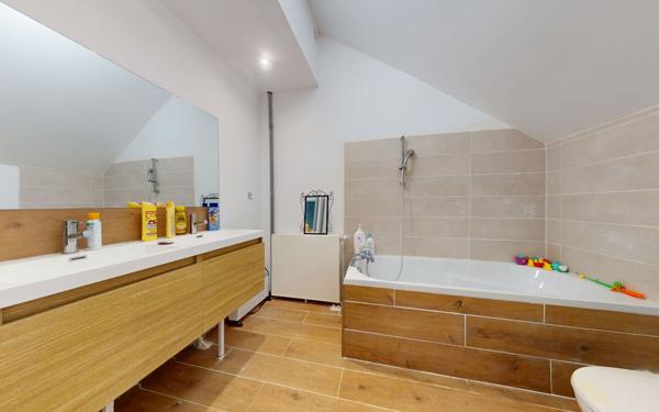 Maison à vendre    4 pièces • 146 m2 Cornier