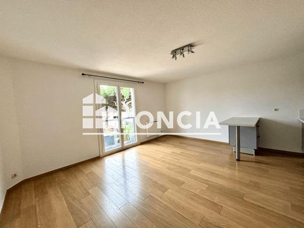 Location Studio 29.5 m² - LA DERIVE Hyeres 83400