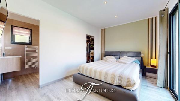 EN EXCLUSIVITE - PLAIN PIED - 3 CHAMBRES DONT UNE SUITE - STUDIO - 2 CHAMBRES D'APPOINT - GARAGE - PISCINE