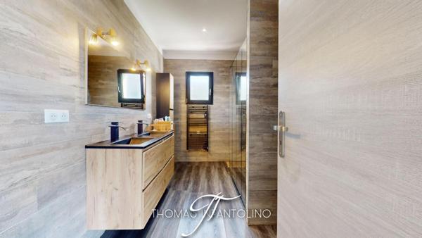 EN EXCLUSIVITE - PLAIN PIED - 3 CHAMBRES DONT UNE SUITE - STUDIO - 2 CHAMBRES D'APPOINT - GARAGE - PISCINE