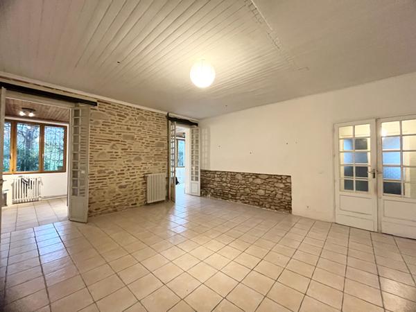 47300 VILLENEUVE SUR LOT Villeneuve / Lot, maison d'environ 212m² avec jardin et garage