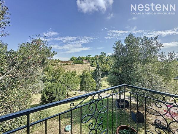 A vendre maison Auch 6 pieces 144 m2 terrain cloture de 2500m2 avec garage.