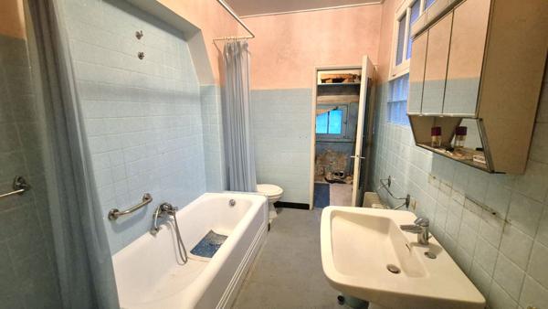 CHATEAURENARD - Maison de ville avec grand garage de 100 m2