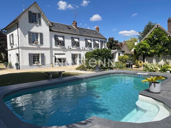 À VENDRE Superbe propriété familiale avec annexe et piscine sur la commune de RONQUEROLLES