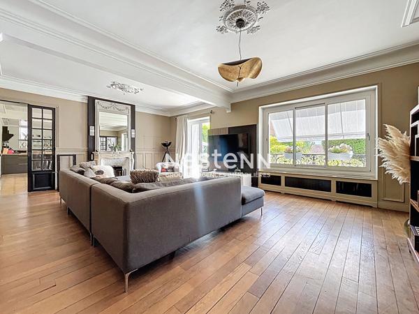 À VENDRE Superbe propriété familiale avec annexe et piscine sur la commune de RONQUEROLLES