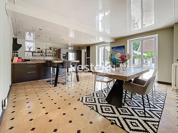 À VENDRE Superbe propriété familiale avec annexe et piscine sur la commune de RONQUEROLLES