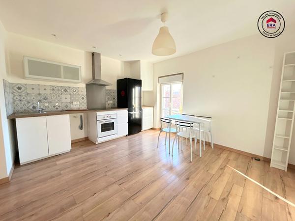 A LOUER PERTUIS 84120 CENTRE VILLE APPARTEMENT MEUBLE D'ENVIRON 25M²