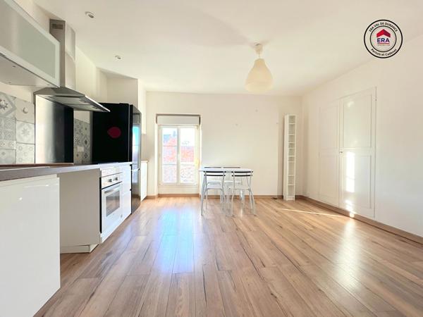 A LOUER PERTUIS 84120 CENTRE VILLE APPARTEMENT MEUBLE D'ENVIRON 25M²