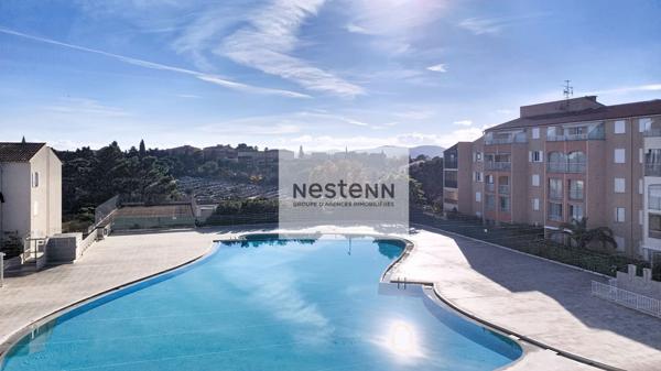 DERNIER ETAGE T2 MEZZANINE TERRASSE VUE PISCINE